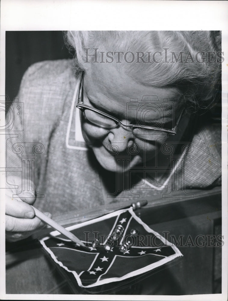 1961 Press Photo Mrs Ralph Bevins, receptionist West Reserve Historical Society - Historic Images