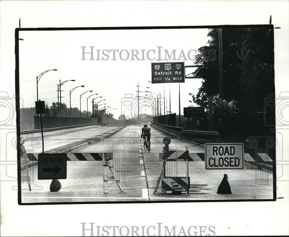 1984 Press Photo Clifton-Lake Bridge closed for repairs - Historic Images