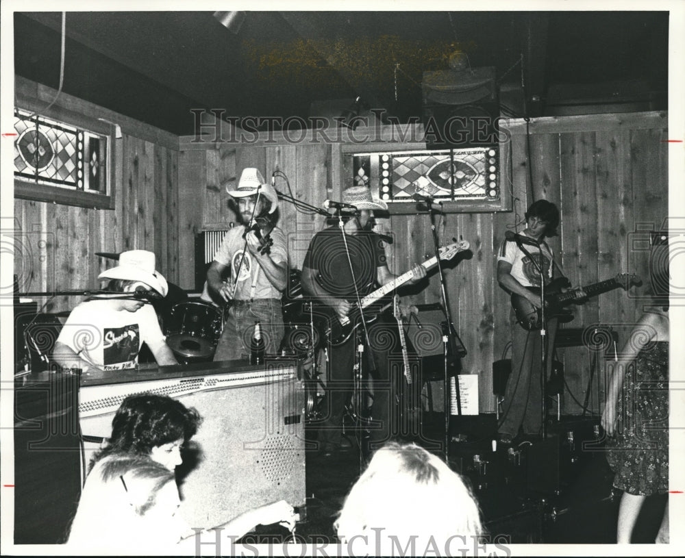 1980 Press Photo Band playing at Shooters Bar - Historic Images