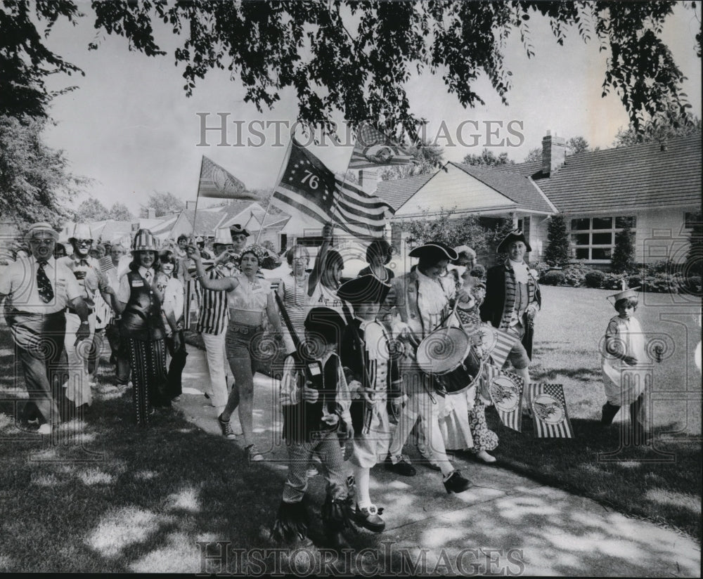 1976 Press Photo Bicentennial Cleveland Party, 3332 Monticello Blvd - cva81521 - Historic Images