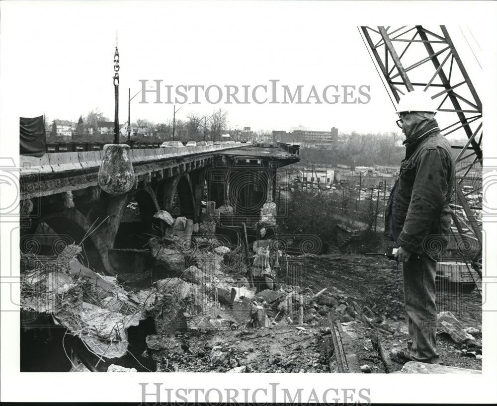 1986 Press Photo Brooklyn Brighton Bridge demolition. - Historic Images