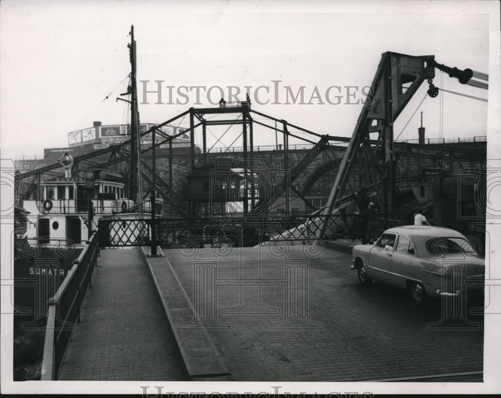 1950 Press Photo Bridge Captain Ely Kekic waiting for boar at Center Bridge - Historic Images