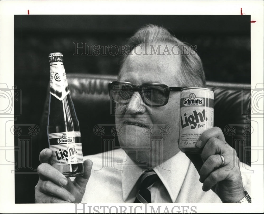 1981 Press Photo Schmidts Brewery Plant Manager Thaine Johnson - Historic Images