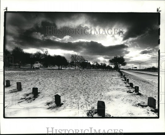 1985 Press Photo Looking west towards off of South Marginal Rd at Kirtland Park - Historic Images