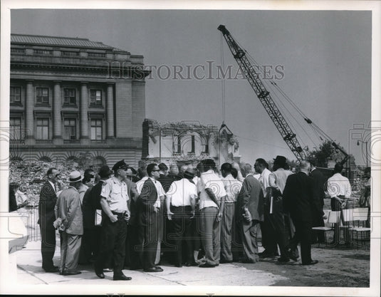 1962 Press Photo The crowd in front of the Central Armory - cva81698 - Historic Images