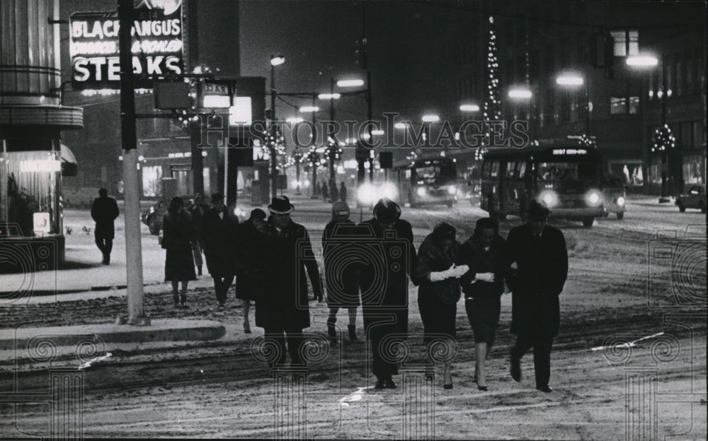 1965 Press Photo The snowy night - cva81752 - Historic Images