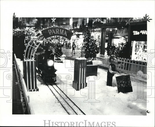 1985 Press Photo Parma Town Train Ride at Shopping Centers - Historic Images