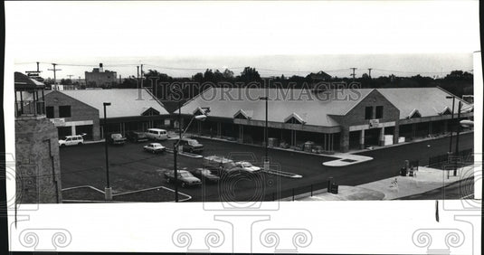 1989 Press Photo A front view of the new retail center at W. 25th & Lorain Ave. - Historic Images