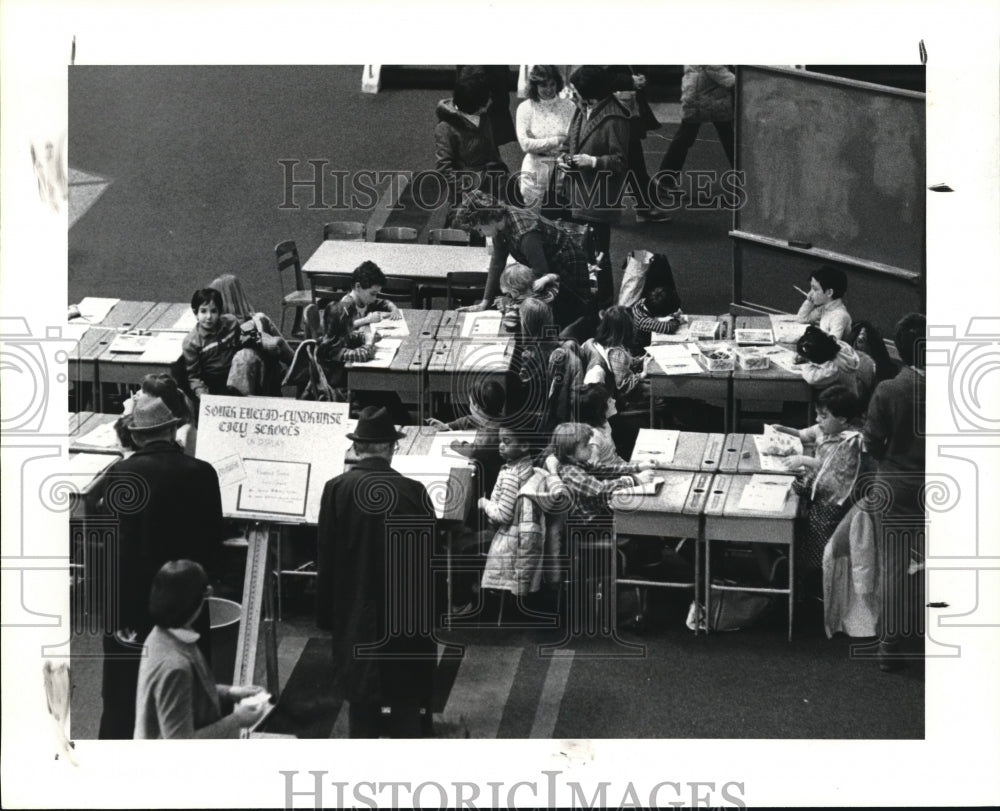 1984 Press Photo Richmond Mall Schools on Display, South Euclid &amp; Lyndhurst - Historic Images