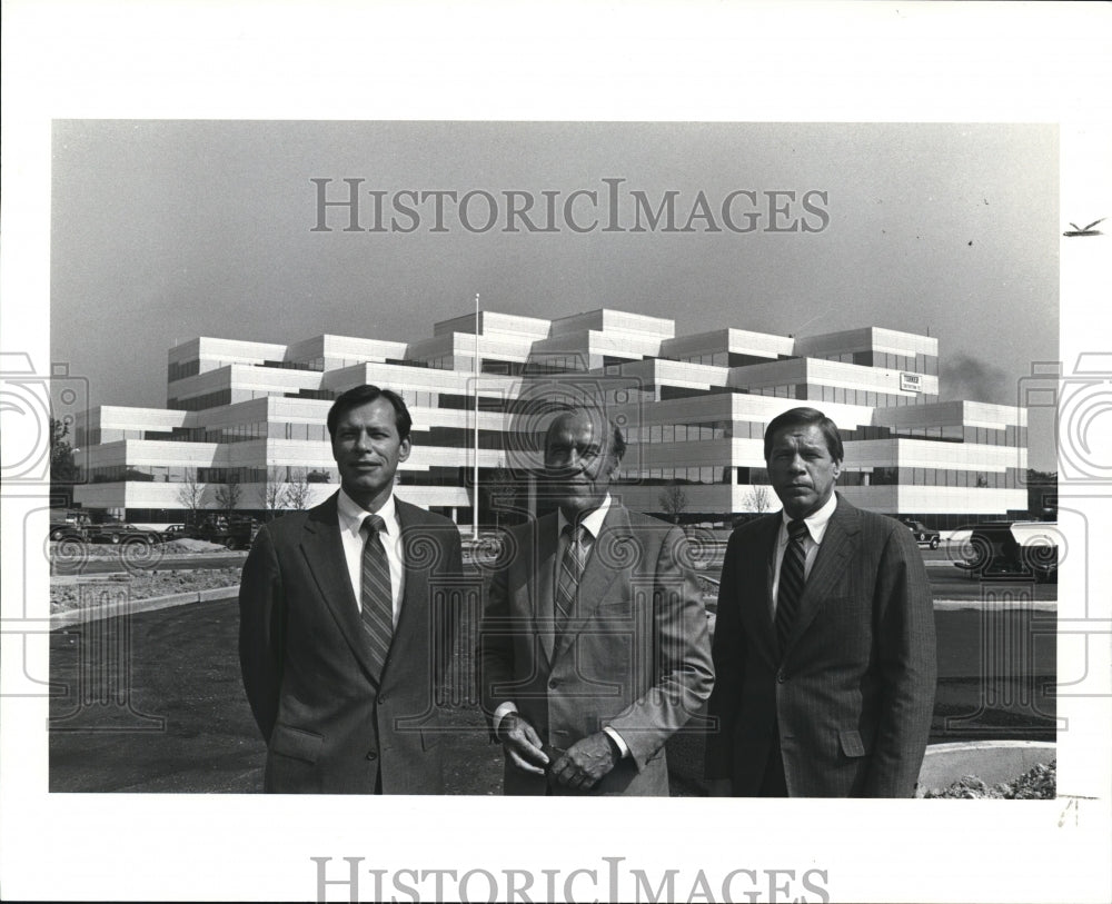 1985 Press Photo George, Frank H &amp; Frank H Porter Jr at Enterprise 1 - Historic Images