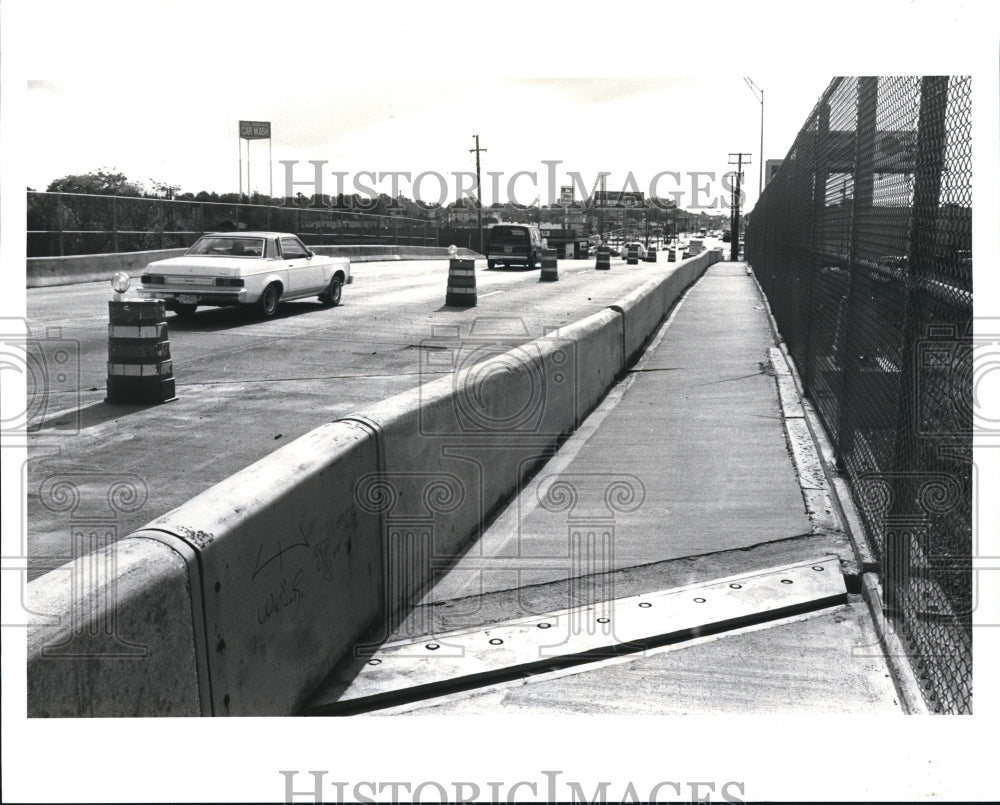 1987 Press Photo The Buckled Concrete on Southbound side of Pearl Road - Historic Images