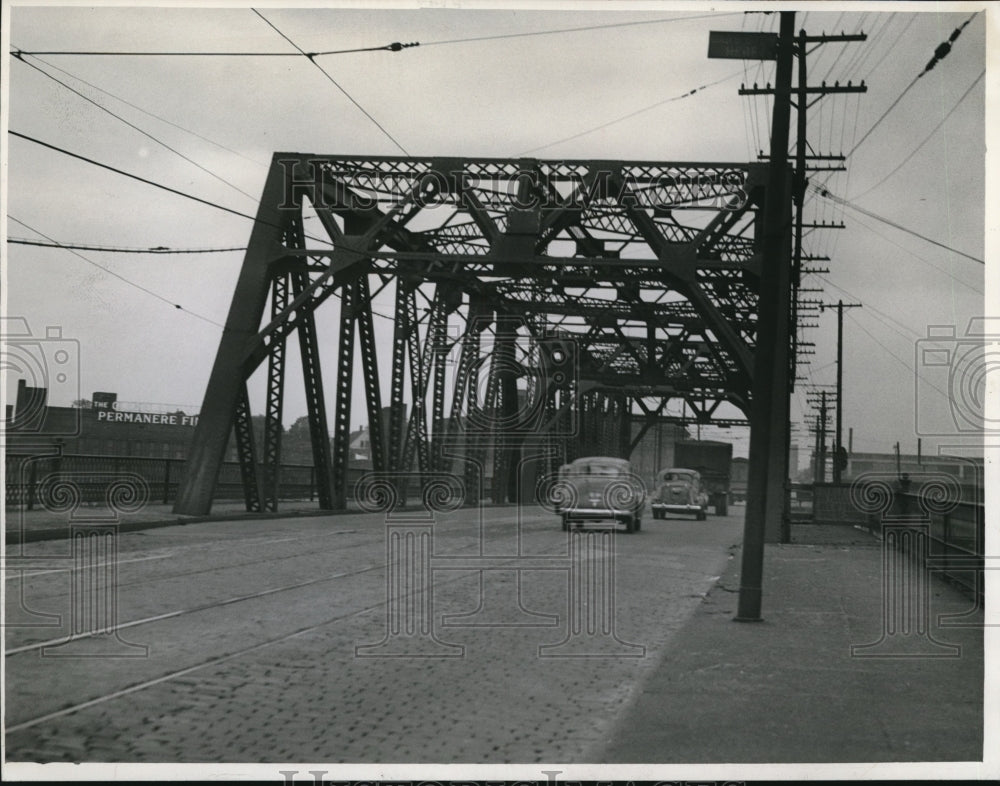 1941 Press Photo Kinsman Rd. bridge over Pennsy R.R. - cva81902-Historic Images