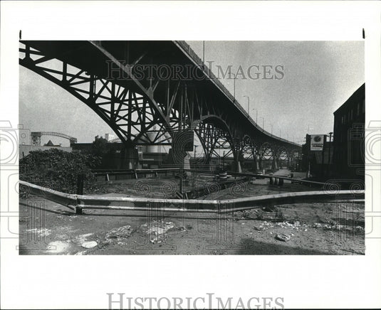 1984 Press Photo The old Main Street Bridge with high level over head. - Historic Images