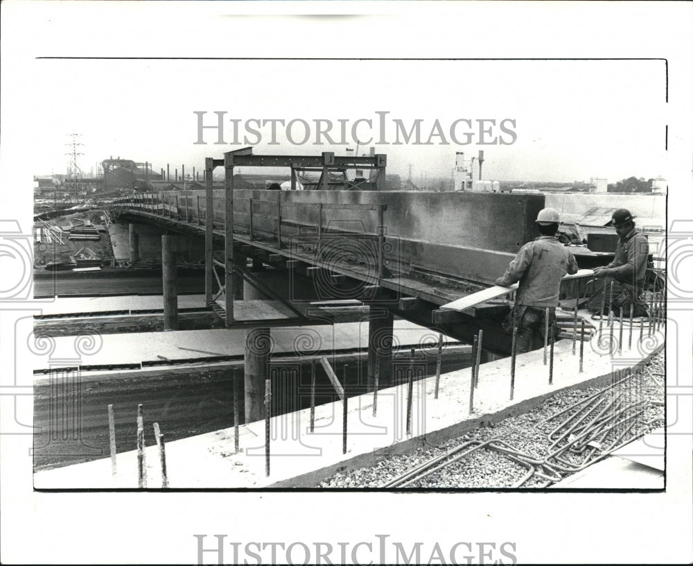 1985 Press Photo W7th St Bridge over I-490 - Historic Images