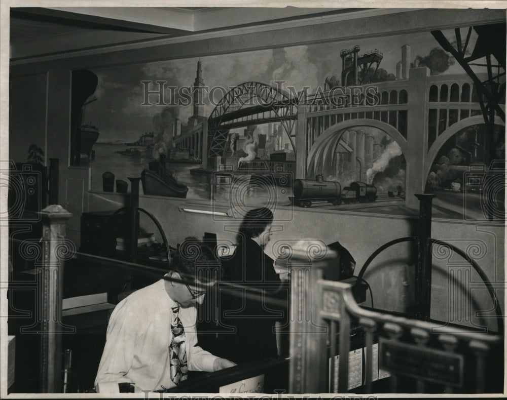 1950 Press Photo New mural at North American Bank St. Clair &amp; E 62nd st - Historic Images