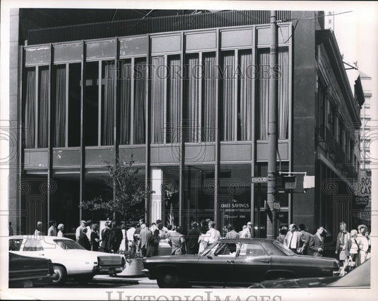 1968 Press Photo Ohio Savings Association robbed - cva82132 - Historic Images
