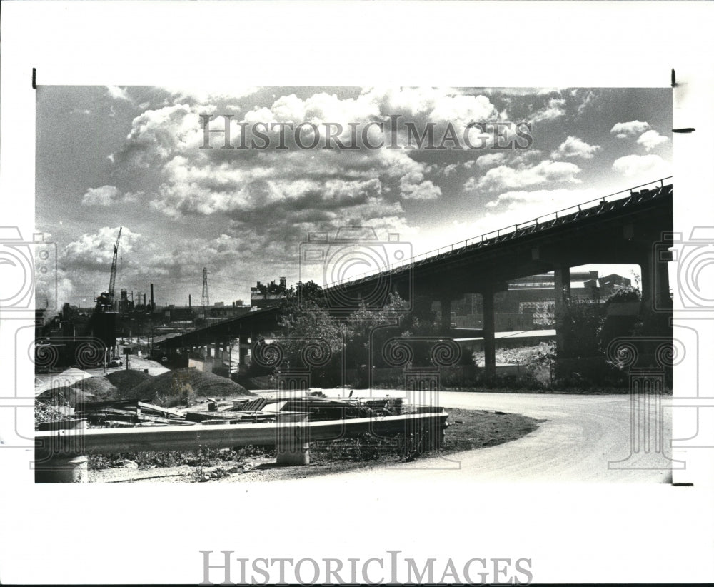 1987 Press Photo Clark-Quigley Connector Rd to Flats - Historic Images