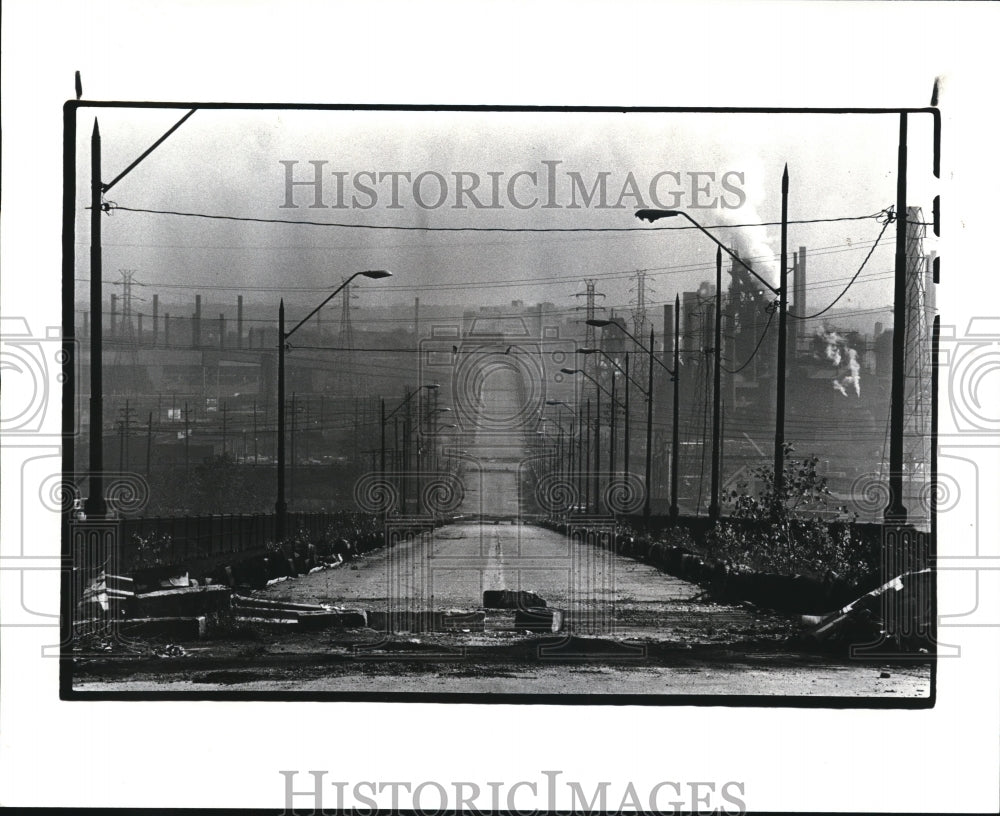 1982 Press Photo Clark Ave Bridge, Looking east - Historic Images