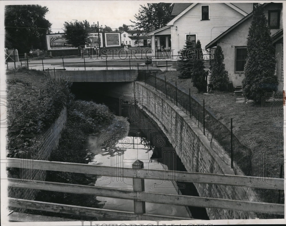 1948 Press Photo Big creek at Pearl Rd. from - cva82207 - Historic Images