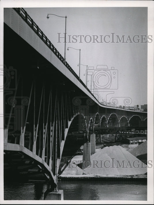 1961 Press Photo Innerbelt Bridge looking East - cva82269 - Historic Images