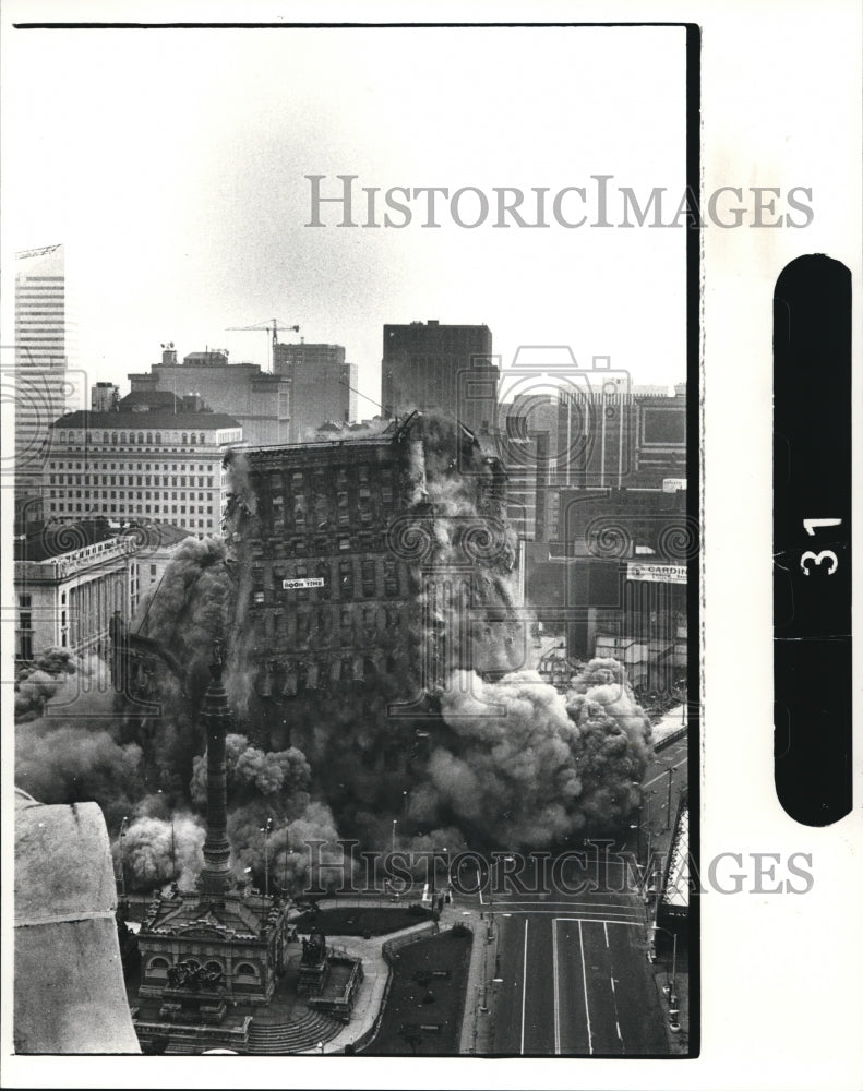 1982 Press Photo Implosion of WMSM & Cuy building - Historic Images