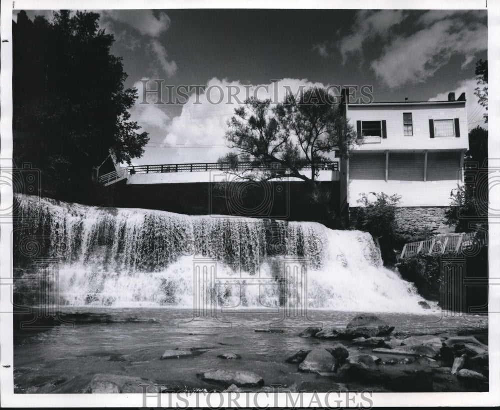 1987 Press Photo The North Main Street Bridge over Chagrin River - Historic Images