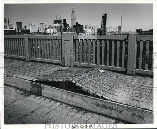 1984 Press Photo Main Avenue Bridge over Cuyahoga River - Historic Images