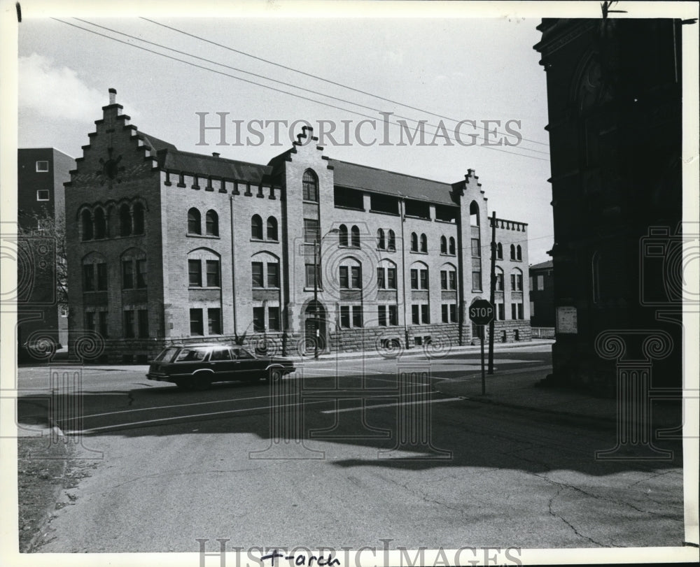 1983 Press Photo The Heyse building on Franklin Circle - Historic Images