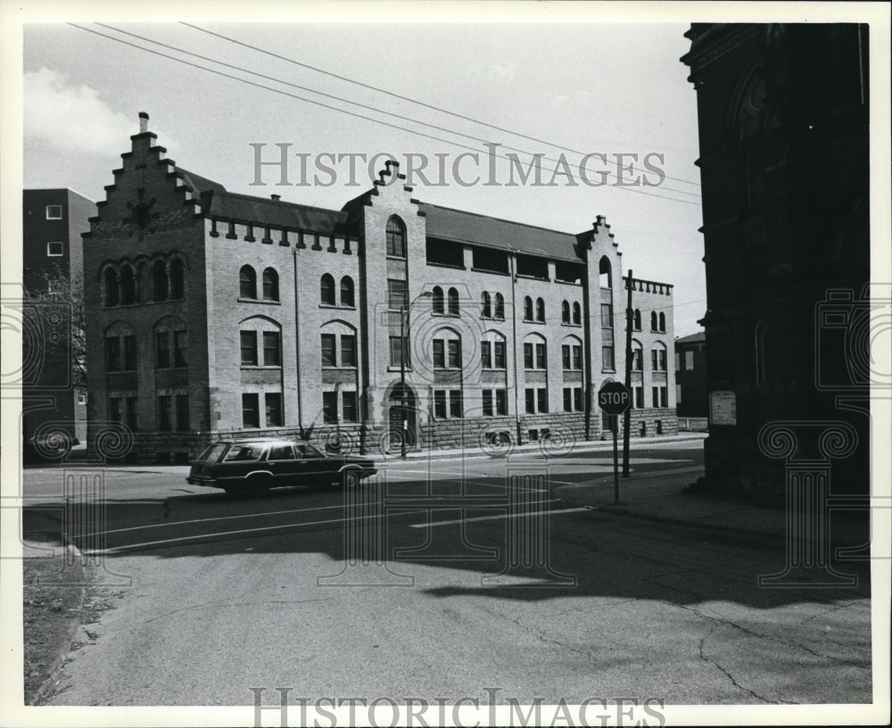 1983 Press Photo  The Heyse building on Franklin Circle - Historic Images