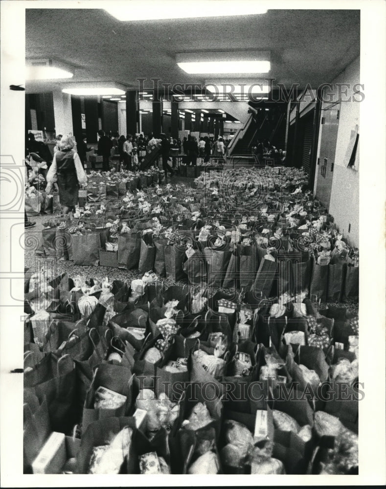 1985 Press Photo Cleveland Carnation in Center Good Distribution - cva82726 - Historic Images