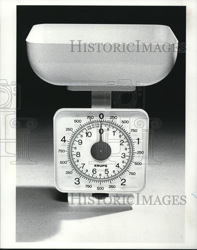 1988 Press Photo Kitchen scale - Historic Images