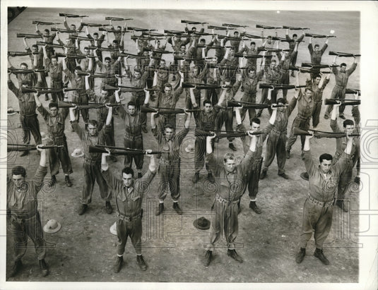 1941 Press Photo Gun Calesthenics - cva82967 - Historic Images