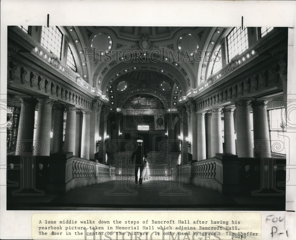 1989 Press Photo A lone middie walks down the steps of Bancroft Hall - cva82989 - Historic Images