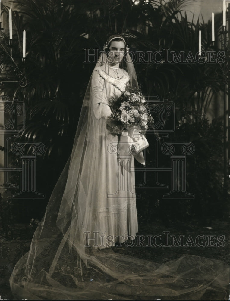 1934 Mrs. Bainbridge Cowell Davis ( Ruth Virginia Hyde)  - Historic Images