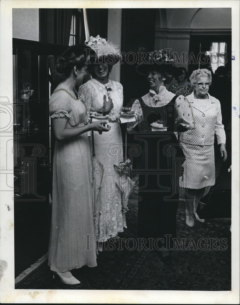 1967 Press Photo Mrs. Wm Douze, Mrs. Julius Gerlech Jr., Mrs. Walter T. Kania - Historic Images