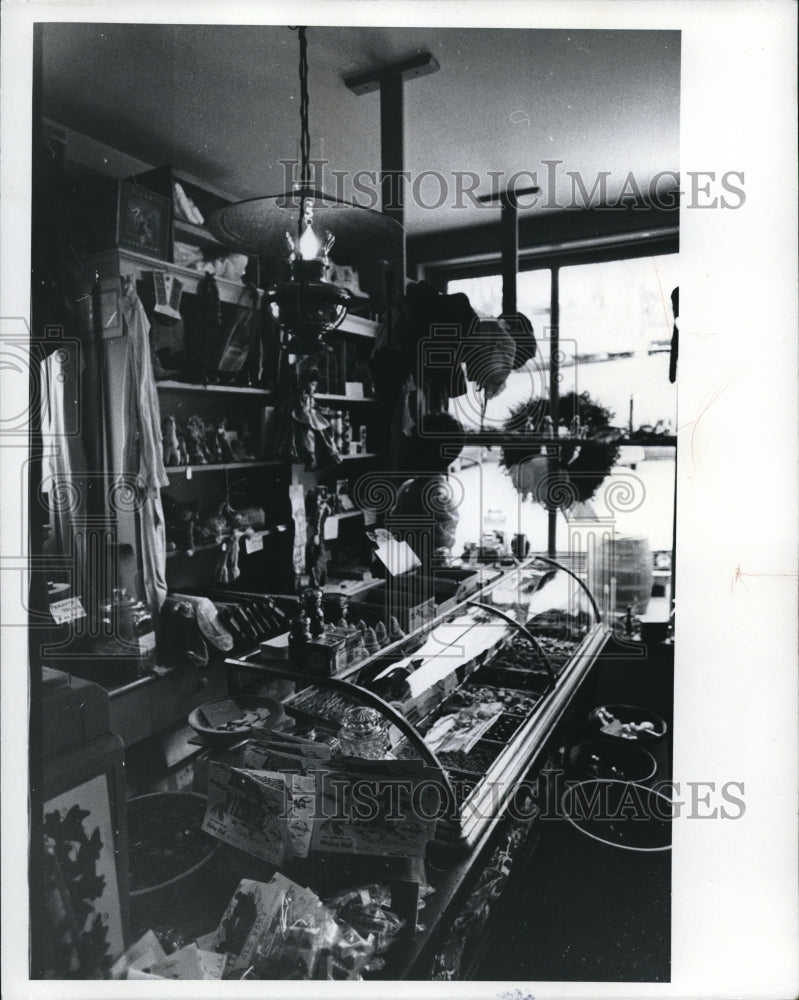 1971 Press Photo Candy Counter - General Store and Goodies - cva83195 - Historic Images