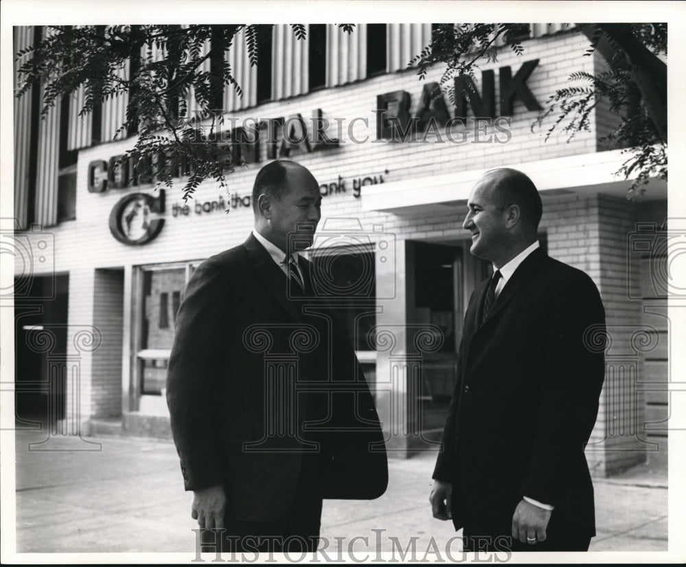 1954 Press Photo Pres Bernard Schulist & Mng Joe Kasmec of Continental Bank - Historic Images