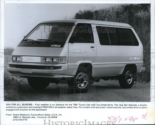 1987 Press Photo Toyota Van with four-wheel drive & double-wishbone suspension - Historic Images