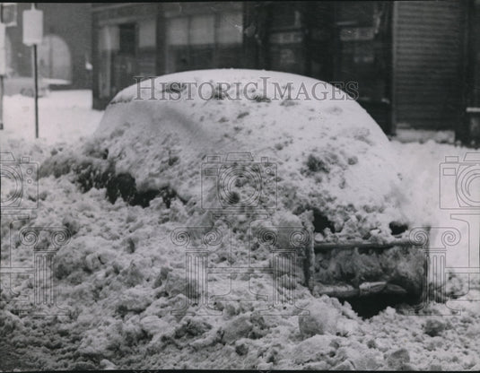 1954 Press Photo Car covered with snow. - cva83666 - Historic Images
