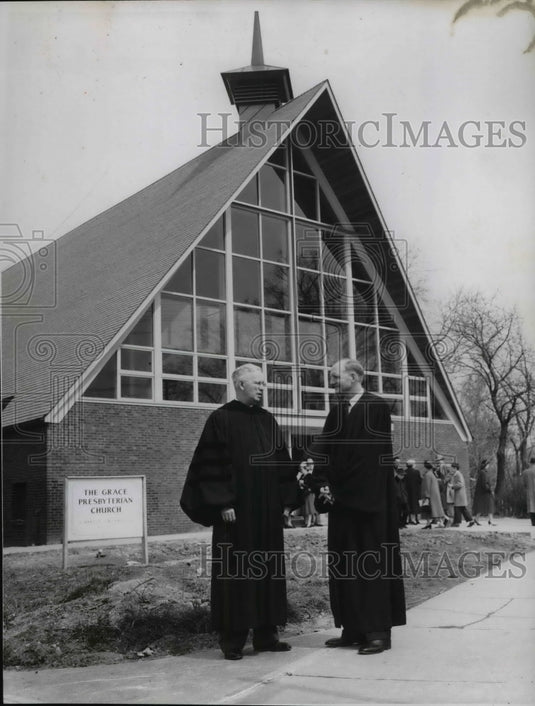 1955 Press Photo Dr Harold Gwynne & Rev Edward Schalk with lead Protestant - Historic Images