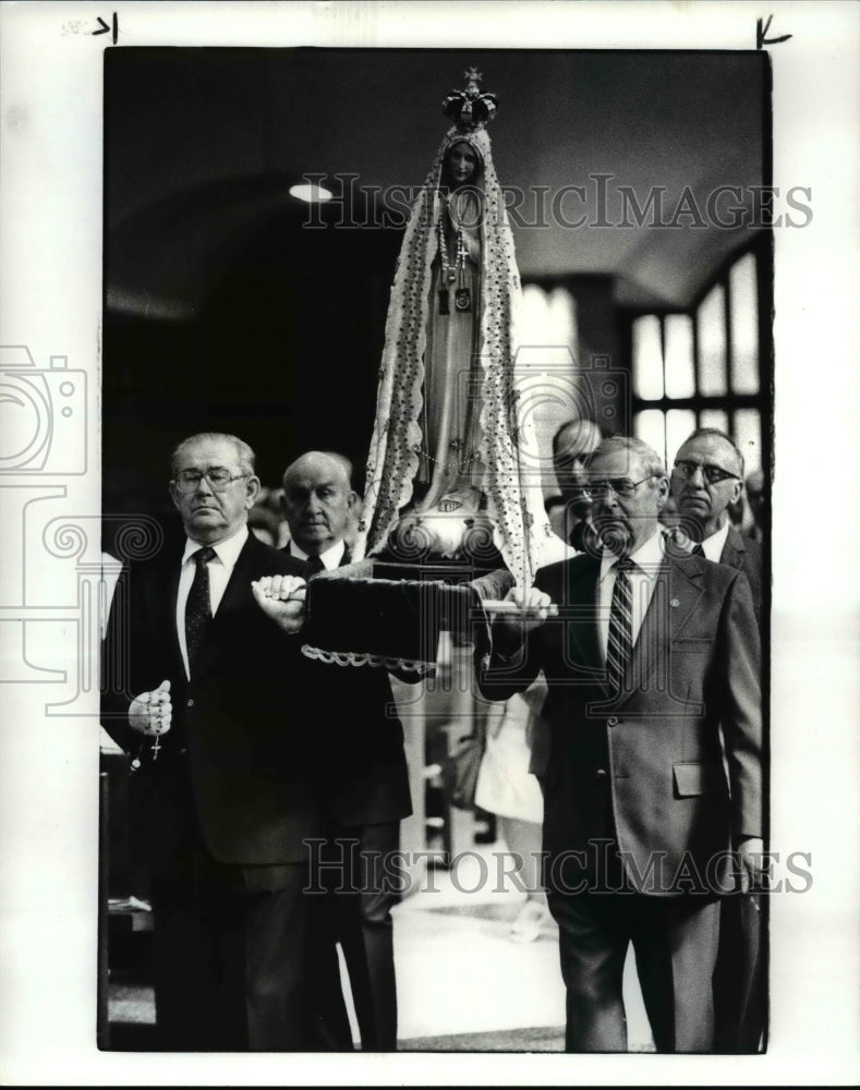 1985 Press Photo Procession led by Lady of Fatima at  Sst Leos the Great Church - Historic Images