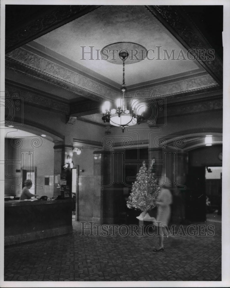 1969 Press Photo The main lobby of the Cuyahoga Juvenile court building-Historic Images