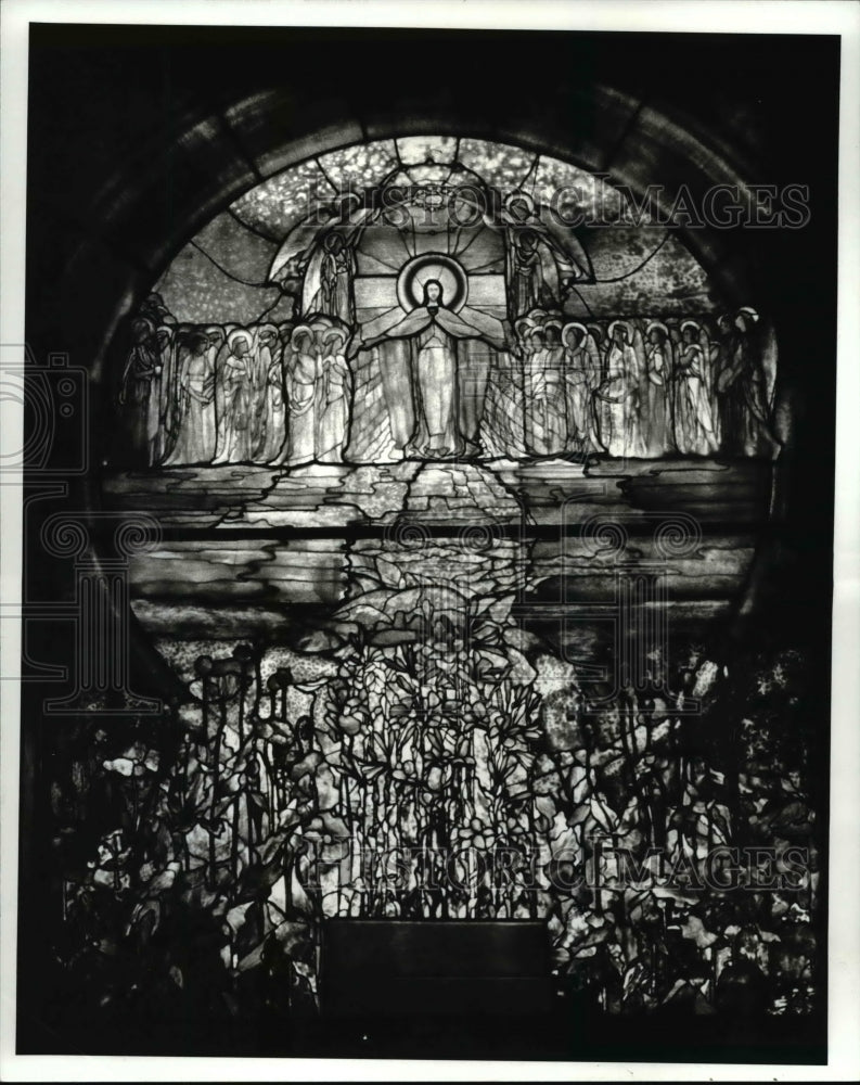 1982 Press Photo Tiffany window at The Wade Memorial Lakeview Cemetary - Historic Images