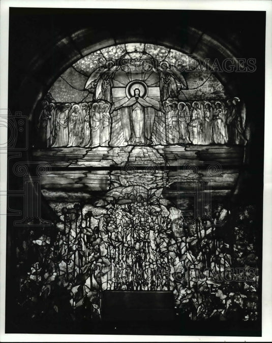 1982 Press Photo Tiffany window at The Wade Memorial Lakeview Cemetary - Historic Images