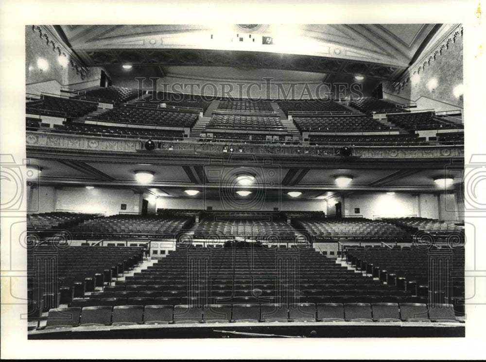 1980 Press Photo Debaters eye view of Music Hall Public Buildings. - Historic Images