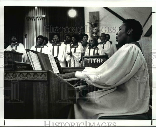 1987 Press Photo Director Beverly Cunningham at the St. Paul AME Church - Historic Images
