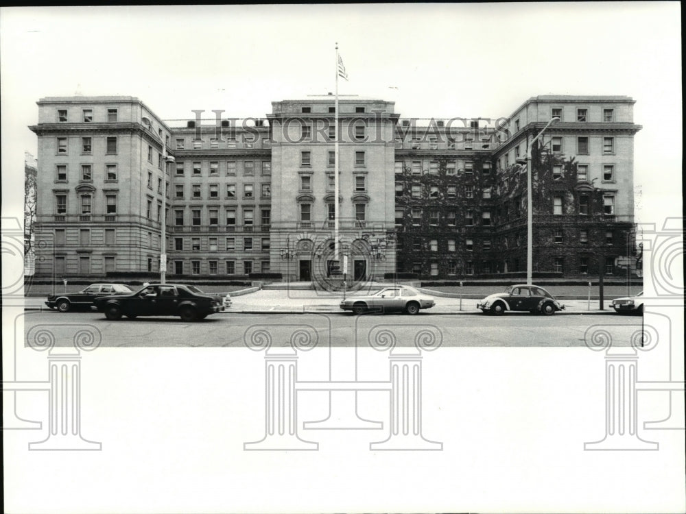 1984 Press Photo The Front View of the Board of Education Building at  East 6th - Historic Images