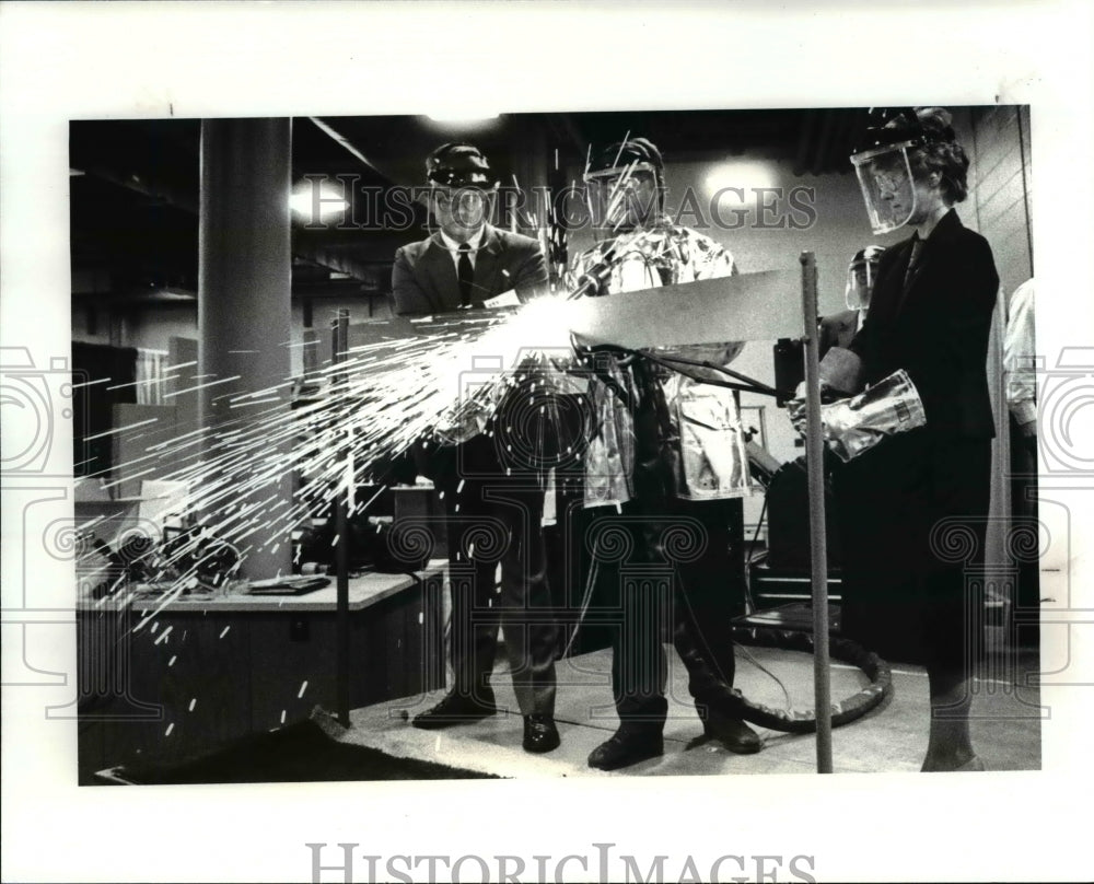 1986 Press Photo Executive director of Unified Tech. Michael Taggert &amp; M. Hughes - Historic Images