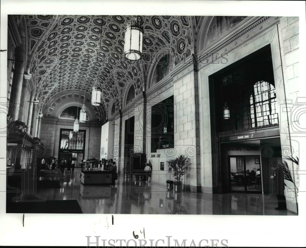 1989 Press Photo The lobby of the Terminal Tower - Historic Images