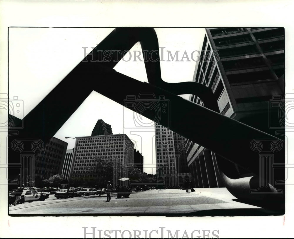 1985 Press Photo Sculpture at the Justice center - Historic Images